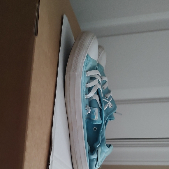 Converse Women's Sky Blue Shoreline Slip-on Sneakers - Picture 6 of 12